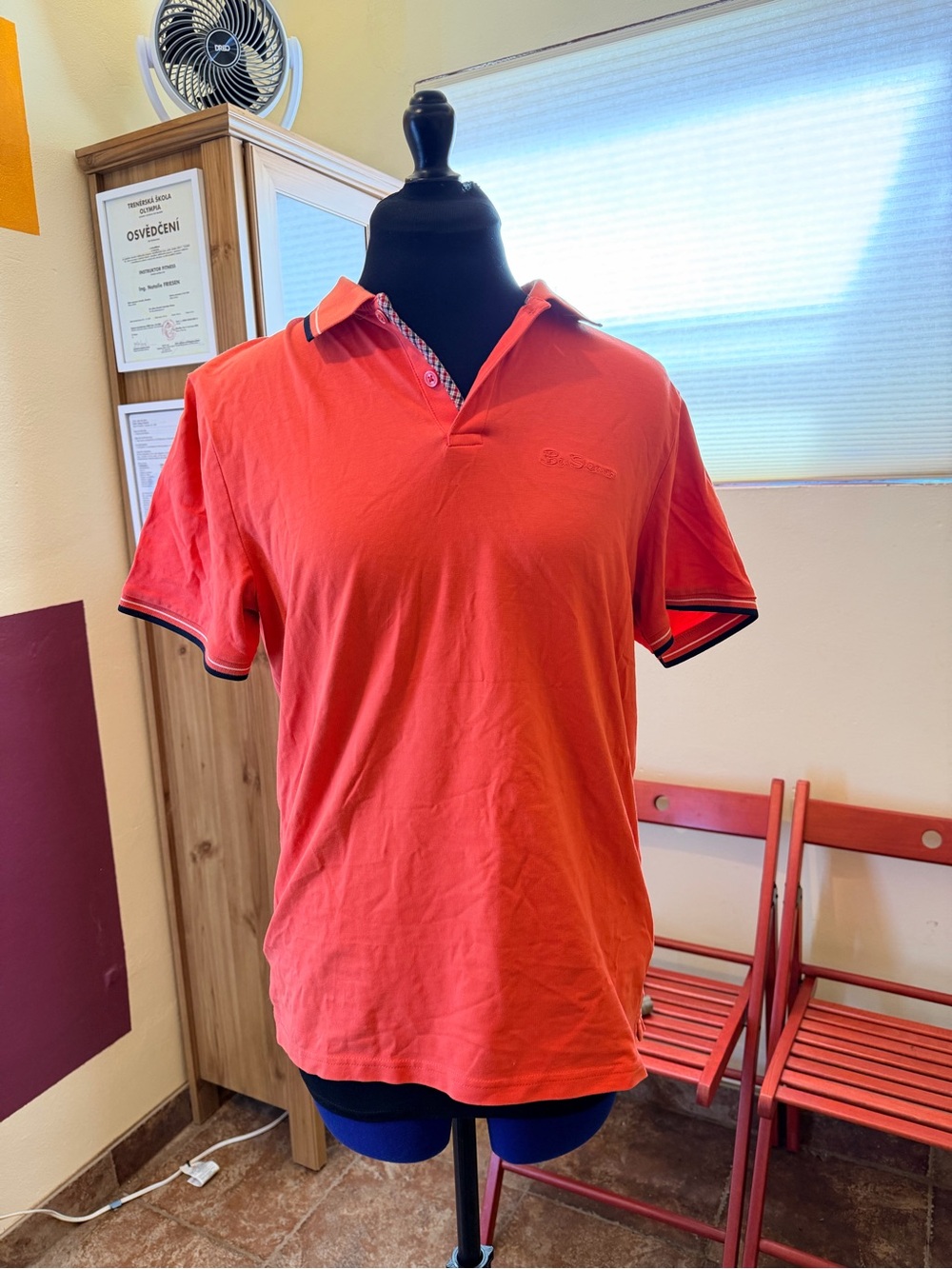 Ben Sherman red golfing tee